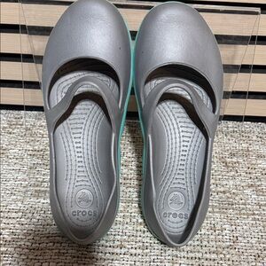 CROCS Women's Gray and Green Flats